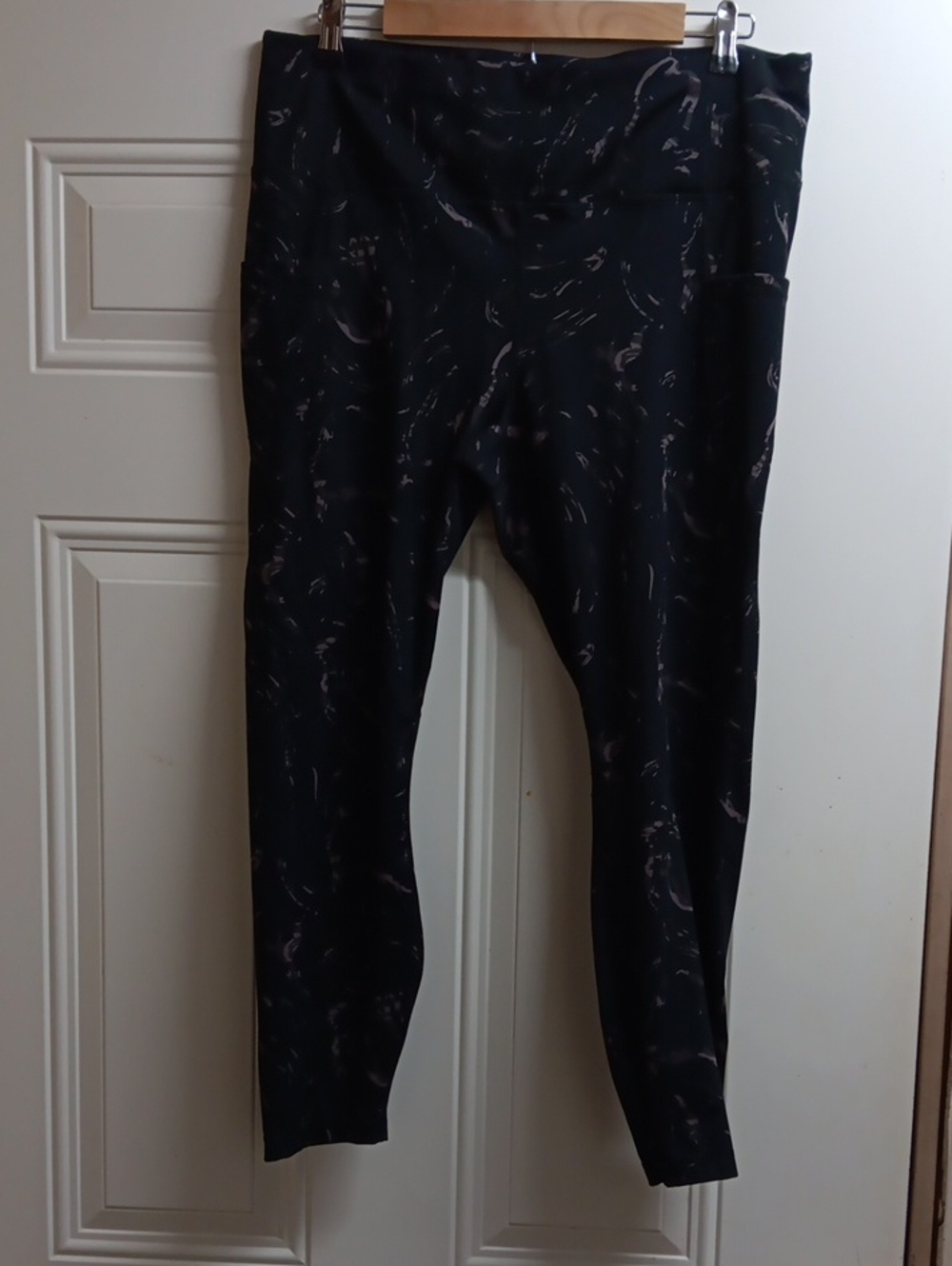 Active Life Black Leggings with Subtle Gray Swirl Print